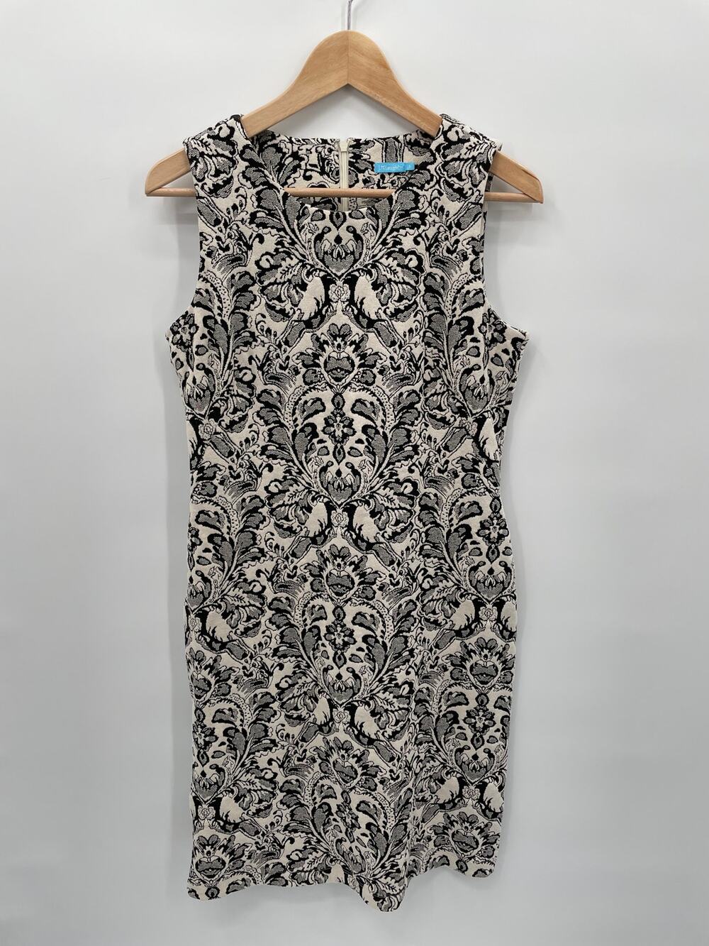 J. McLaughlin Black & White Baroque Print Sleeveless Shift Dress // S